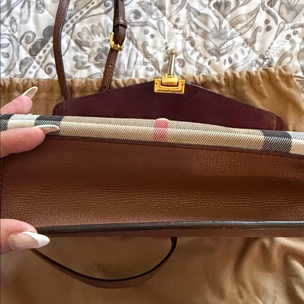 Burberry Maroon and Tan Leather Interior - Picture 11 of 13